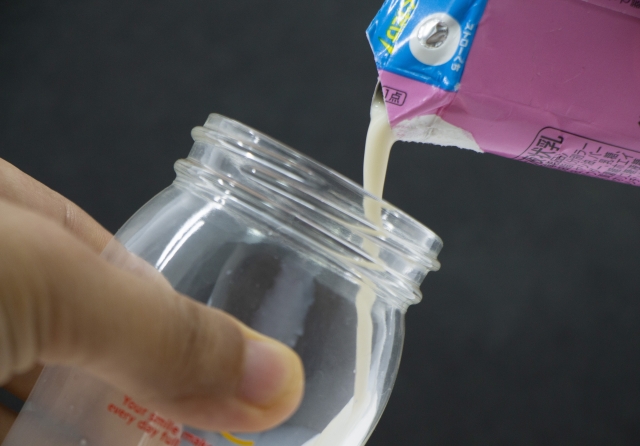 液体ミルクと哺乳瓶