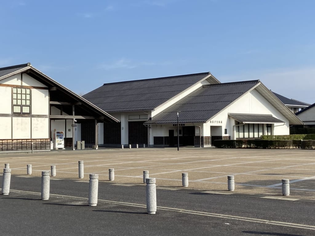 出雲蕎麦と会席そば縁の隣にある縁結び交流館