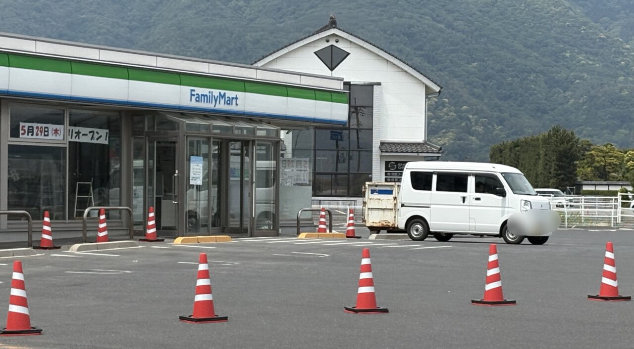 ファミリーマート浜山公園入口店